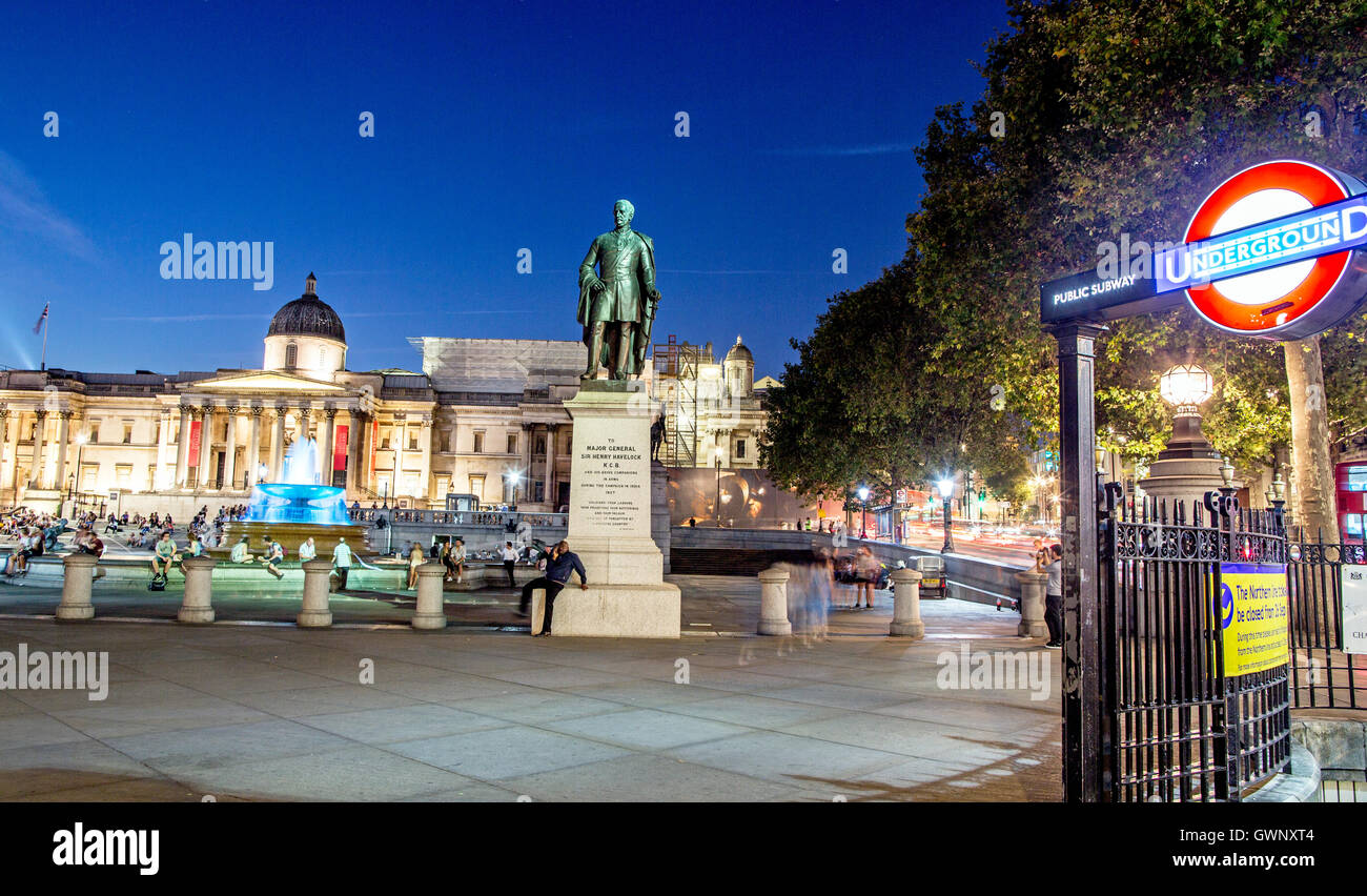 U-Bahn Station Trafalgar Square bei Nacht-London-UK Stockfoto