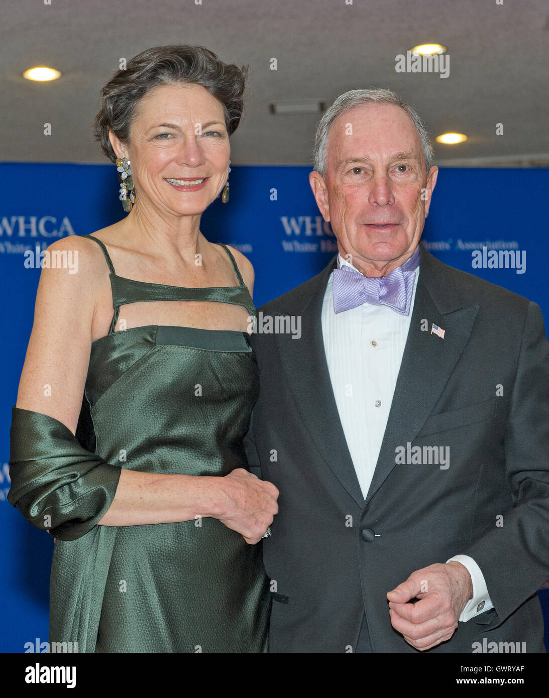 Michael Bloomberg, rechts, und Diana Taylor kommen für die 2015 White House Correspondents Association Annual Dinner im Washington Hilton Hotel auf Samstag, 25. April 2015. Bildnachweis: Ron Sachs / CNP /MediaPunch Stockfoto