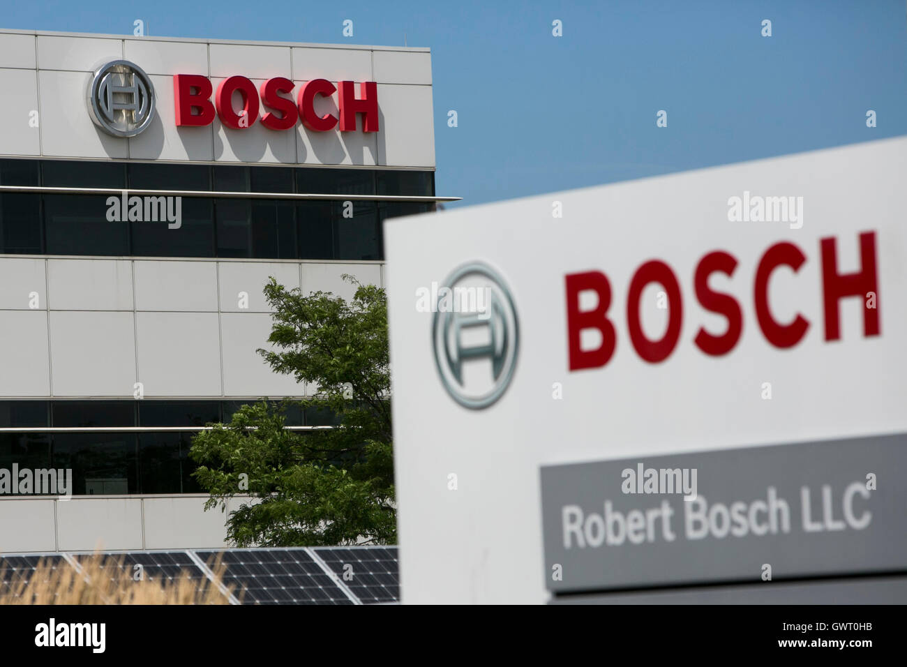 Ein Logo Zeichen außerhalb einer Einrichtung von Bosch in Farmington Hills, Michigan, USA am 17. Juli 2016 besetzt. Stockfoto