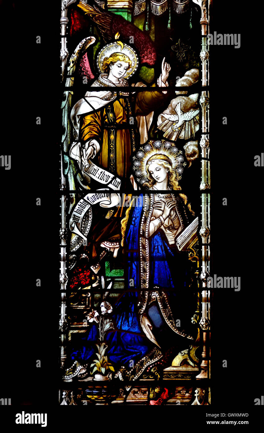 London, England, Vereinigtes Königreich. Kirche St. Andrew, Holborn. Glasmalerei-Fenster - Angel Gabriel erscheint Maria Verkündigung Stockfoto