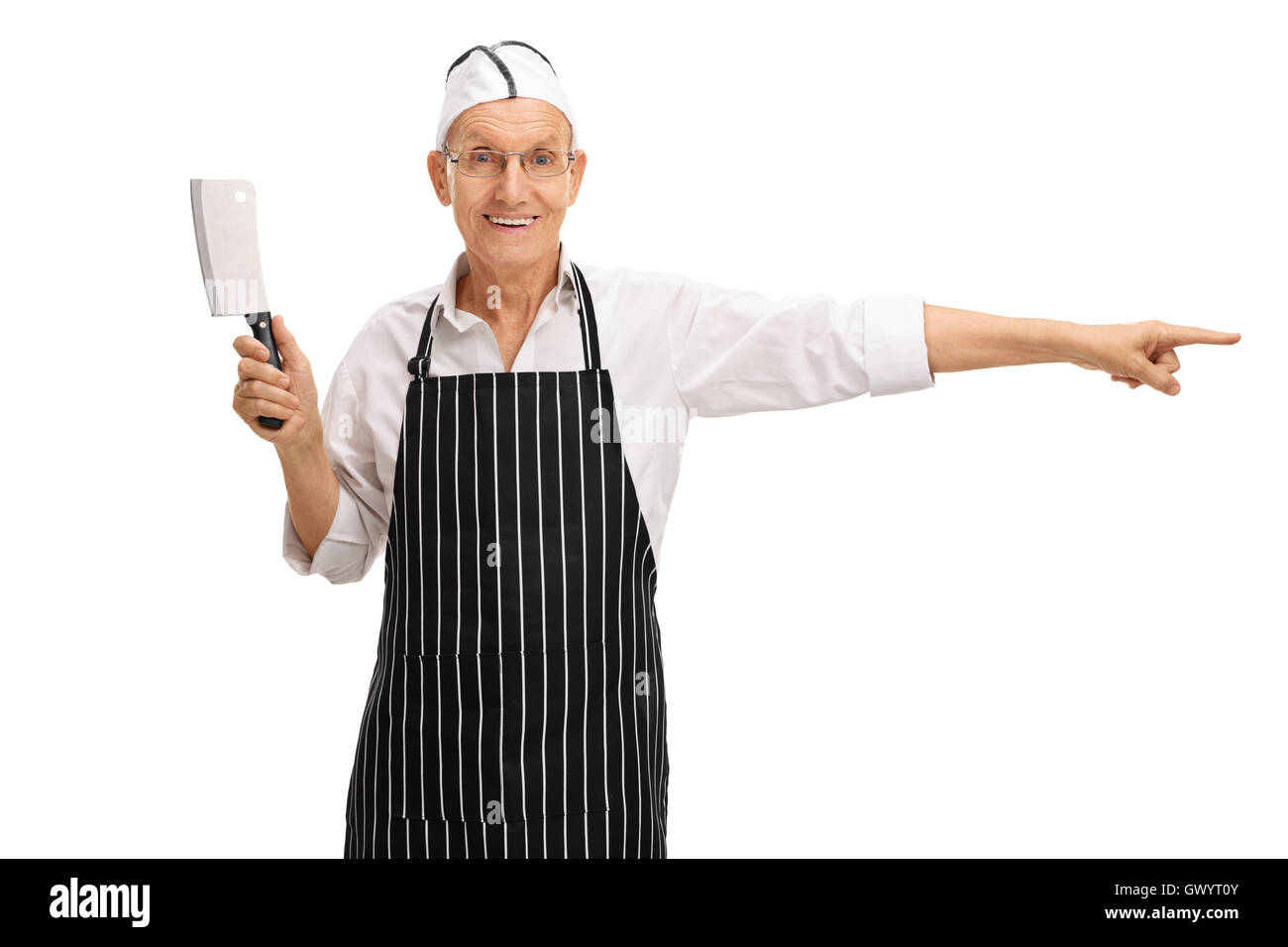 Reife Metzger isoliert halten ein Hackmesser und zeigt auf weißem Hintergrund Stockfoto