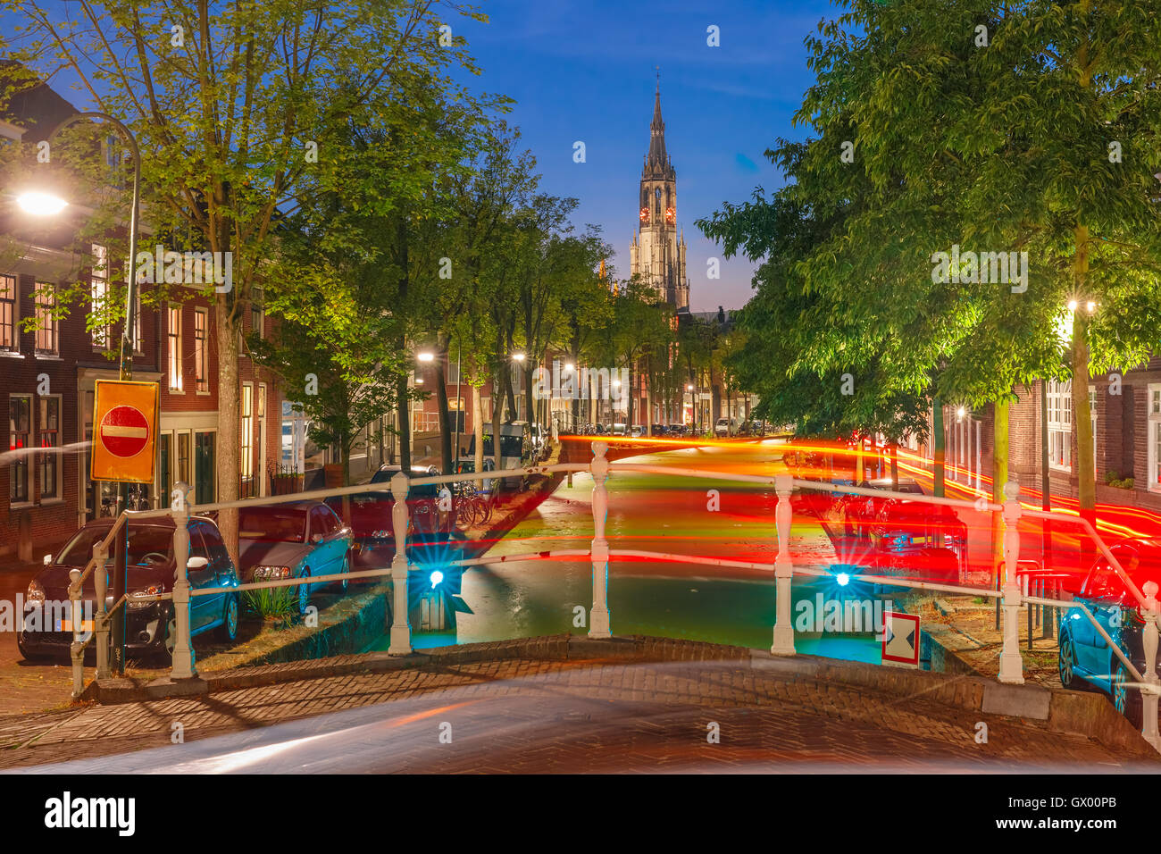 Kanal und Nieuwe Kerk Kirche, Delft, Niederlande Stockfoto