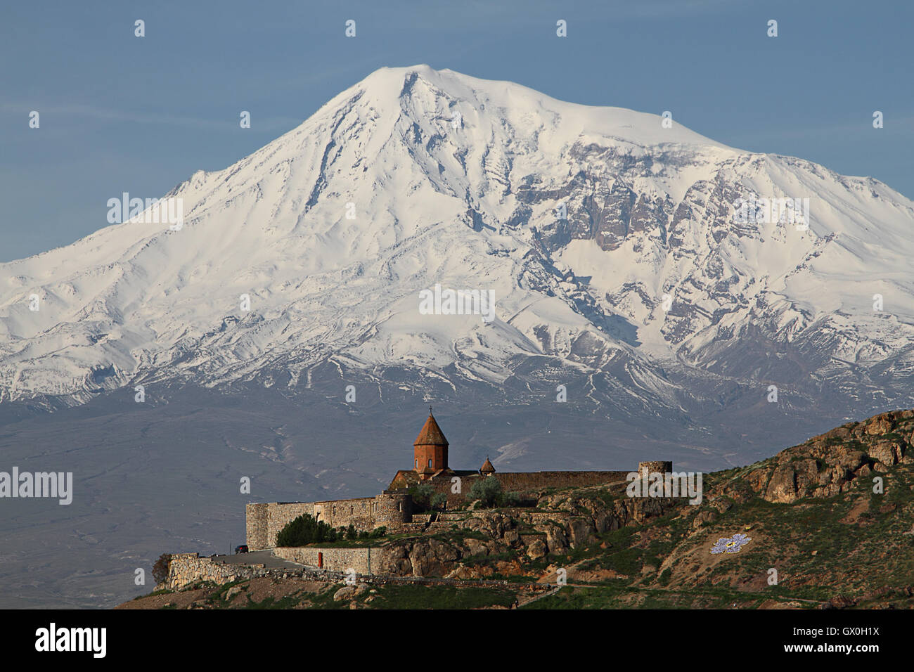Kloster Khor Virap in Armenien mit dem Berg Ararat im Hintergrund, auf den hundertsten Jahrestag des Völkermords an den Armeniern Stockfoto