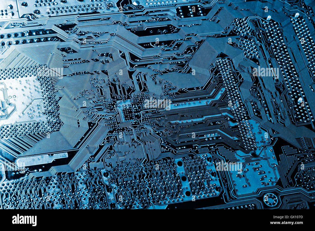 Computer Motherboard, Mikrochips und Elektroden Stockfoto