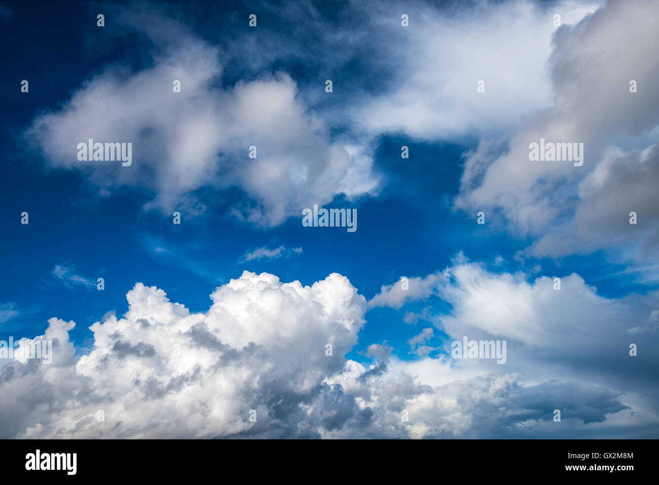 Bewölkter Himmelshintergrund Stockfoto