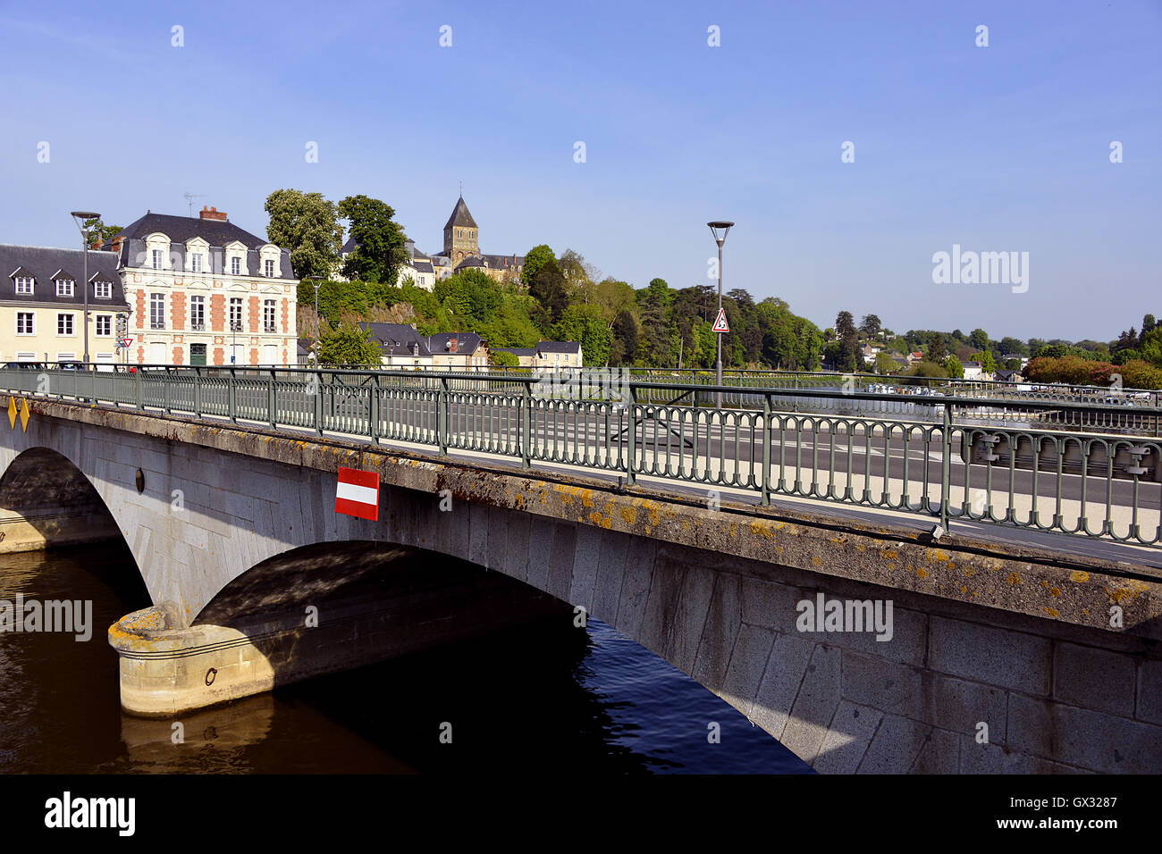 Brücke bei Château-Gontier in Frankreich Stockfoto