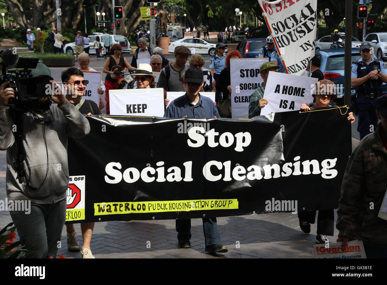 Sydney, Australien. 14. September 2016. Aktion für den öffentlichen Wohnungsbau organisiert eine Kundgebung zur Unterstützung der Sozialwohnungen und gegen den Ausverkauf von Baird NSW Regierung. "Sozialen Wohnungsbau ein soziales gut, das gepflegt werden sollte, nicht als Real Estate für Profit verwendet, wie die NSW Regierung tut, ist", sagte Denis Doherty aus Aktion für Sozialwohnungen. Demonstranten trafen sich am 12:30 am Archibald Fountain im Hyde Park vor marschieren in das Parlament von New South Wales an der Macquarie Street für die 13:00-Rallye. Bildnachweis: Richard Milnes/Alamy Live-Nachrichten Stockfoto