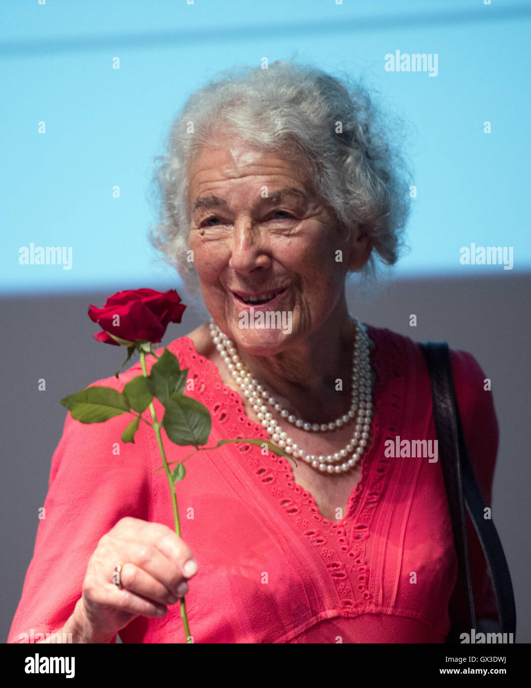 Berlin, Deutschland. 15. Sep, 2016. Autorin Judith Kerr lächelt nach der Präsentation ihres Buches "Mister Cleghorn Siegel" im Haus der Berliner Festspiele in Berlin, Deutschland, 15. September 2016. Foto: SOEREN STACHE/Dpa/Alamy Live News Stockfoto