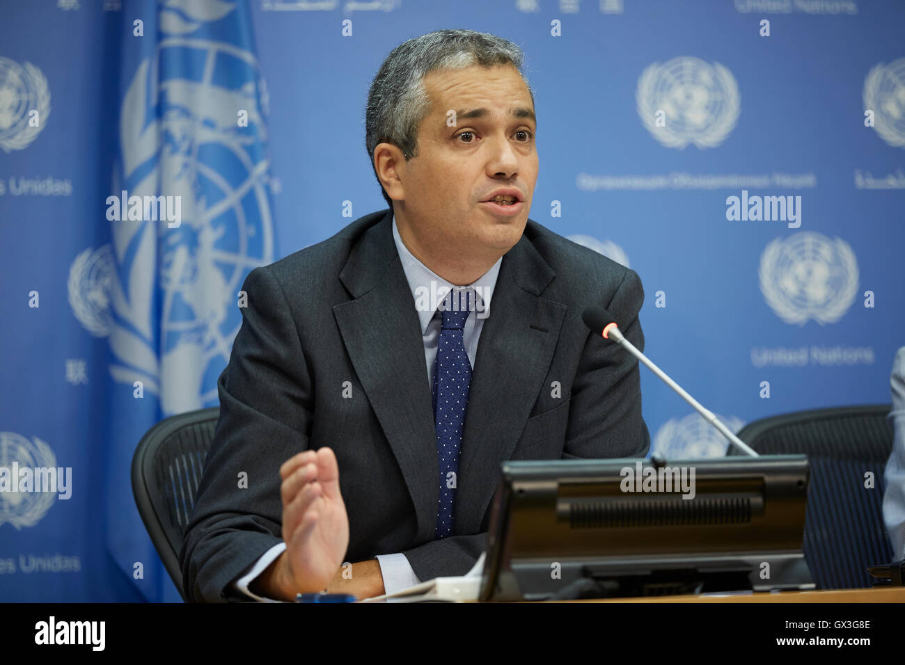 New York, Vereinigte Staaten von Amerika. 15. Sep, 2016. USA: UN Santiago Villalpando, Chef der Sektion Verträge in Rechtsangelegenheiten, weist auf die Vertrags-Veranstaltung einschließlich der Sonderveranstaltung auf der Paris-Übereinkommen zum Klimawandel. Bildnachweis: Mark Sullivan/Alamy Live-Nachrichten Stockfoto