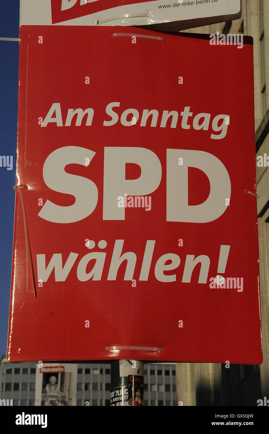 15 September 2016-Plakate-Poster und Banner mit Deutschland Politiker für Berlin Stadtwahl in Commming Tagen in Berlin/Deutschland / Foto. Francis Joseph Dean/Deanpictures. Stockfoto