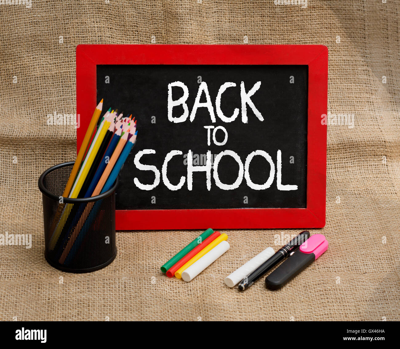 Zurück zu Schule Tafel mit Bleistift und Schreibwaren. Stockfoto