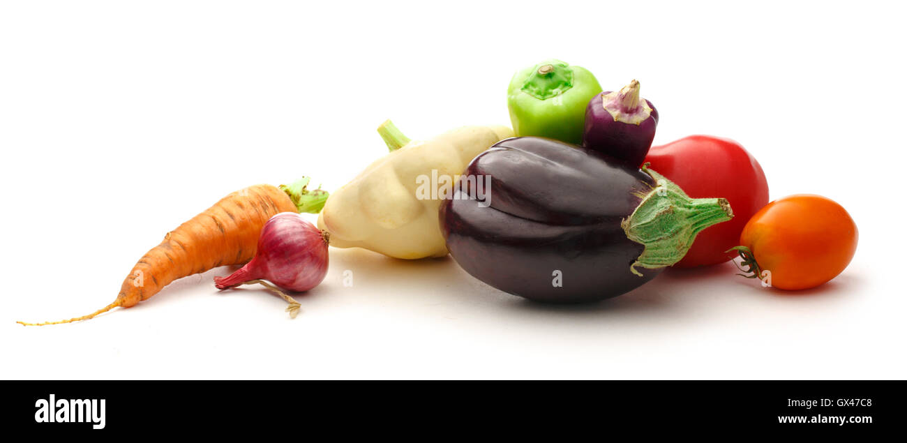 Frisches Gemüse auf weißem Hintergrund in Nahaufnahme Stockfoto