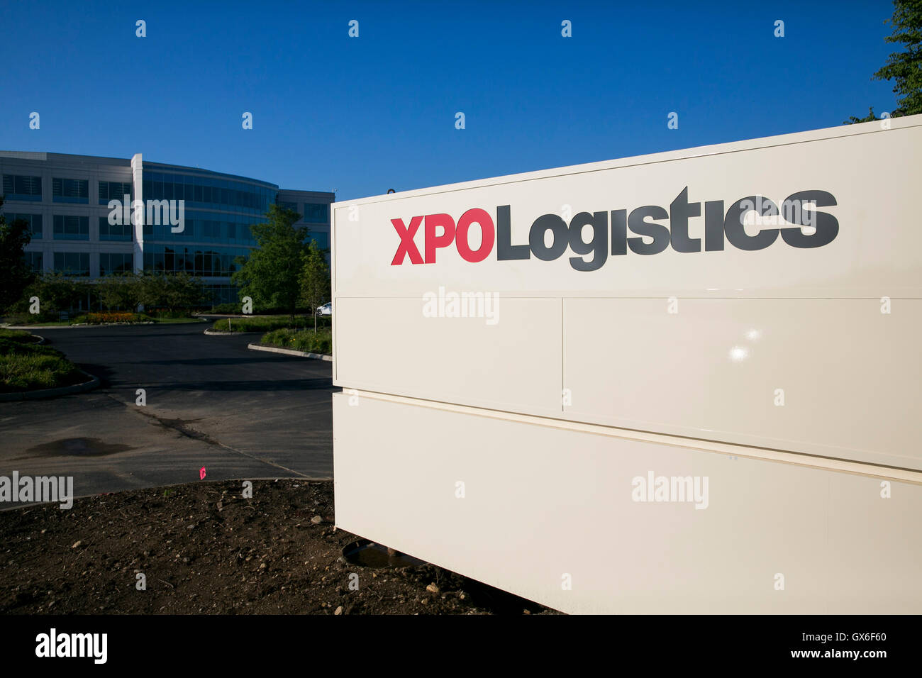 Ein Logo Zeichen außerhalb einer Einrichtung von XPO Logistics, Inc., in Dublin, Ohio am 23. Juli 2016 besetzt. Stockfoto
