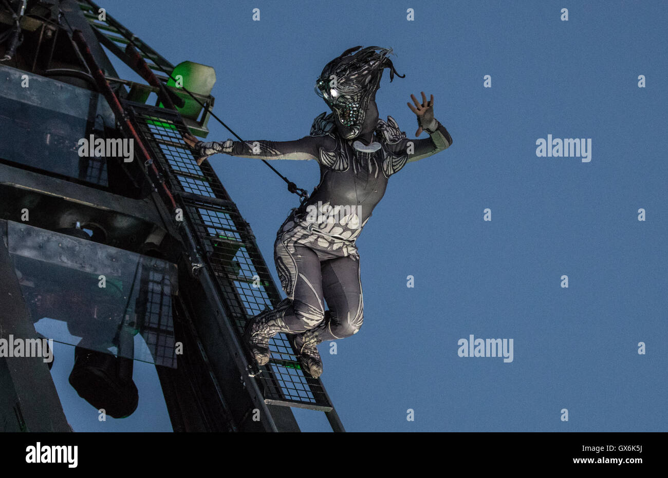 2016 Glastonbury Festival - Tag1 - Atmosphäre Annie Mac öffnen BBC Einführung Bühne, Arcadia und Lords of Lightning Probe mit: Atmosphäre wo: Glastonbury Festival, Vereinigtes Königreich: 24. Juni 2016 Stockfoto