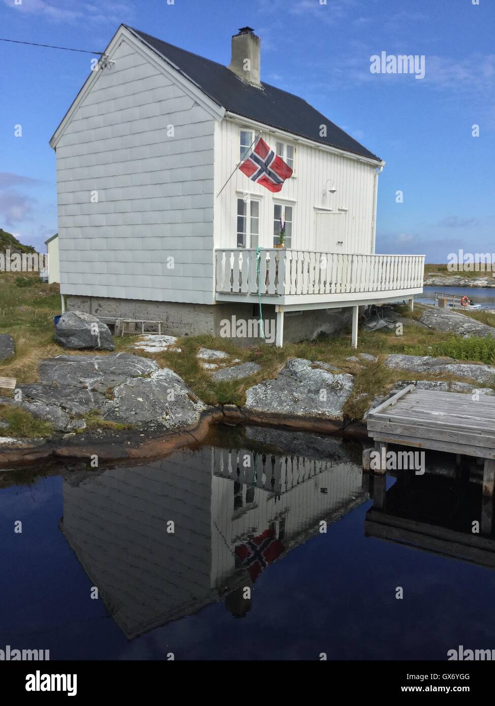 Norwegisches Haus in der Nähe von Smøla, Norwegen Stockfoto