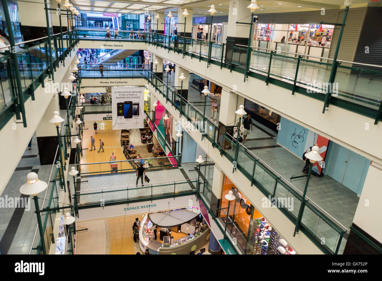 Montreal eaton center Fotos und Bildmaterial in hoher Auflösung Alamy