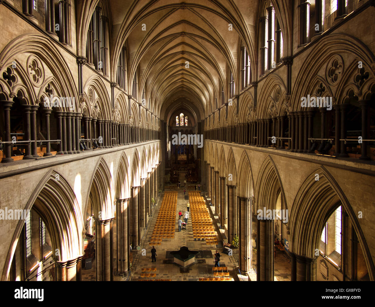 Kirchenschiff und Schriftart der Kathedrale von Salisbury, Salisbury, England Stockfoto Kirchenschiff und Schriftart der Kathedrale von Salisbury, Salisbury, England Stockfoto