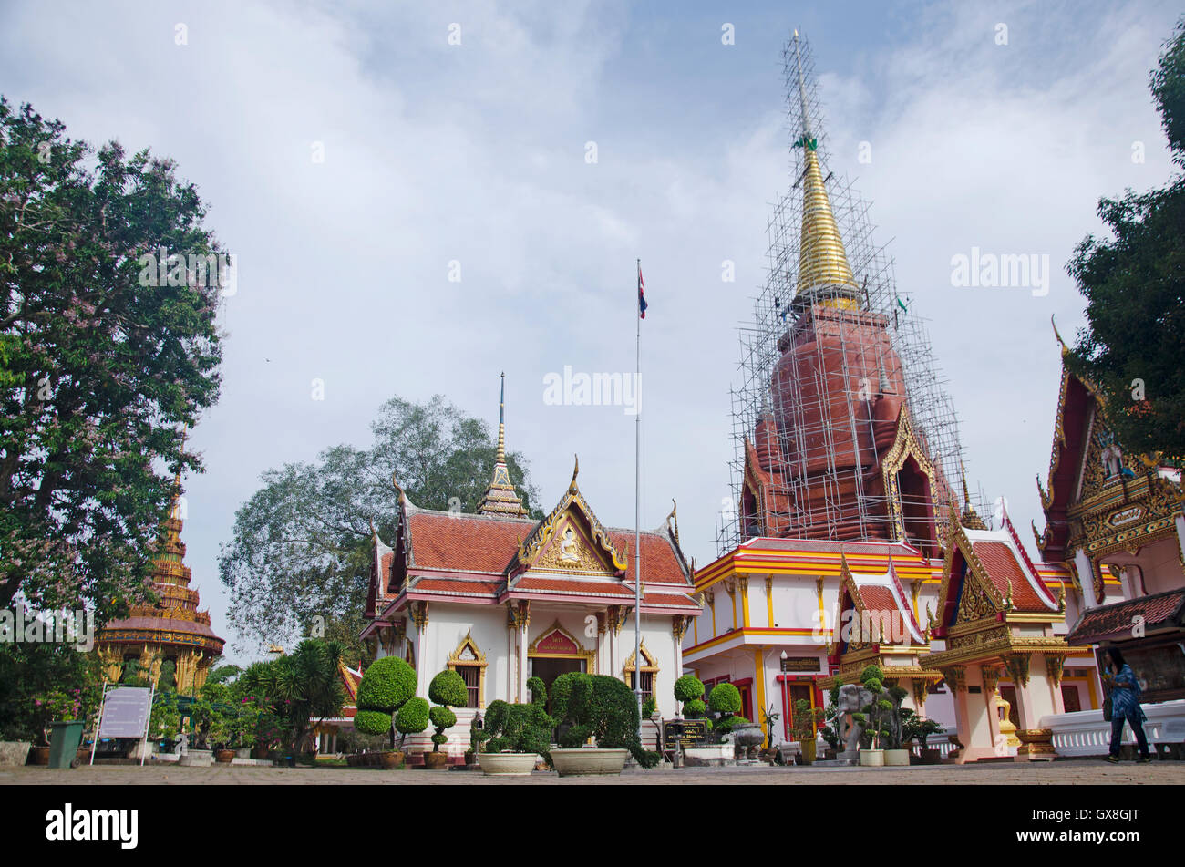 PATTANI, THAILAND - 13 Juli: Wat Chang Hai Ratburanaram für Menschen besuchen und beten Luang Pu Thuat am 13. Juli 2016 in Pattani also Stockfoto