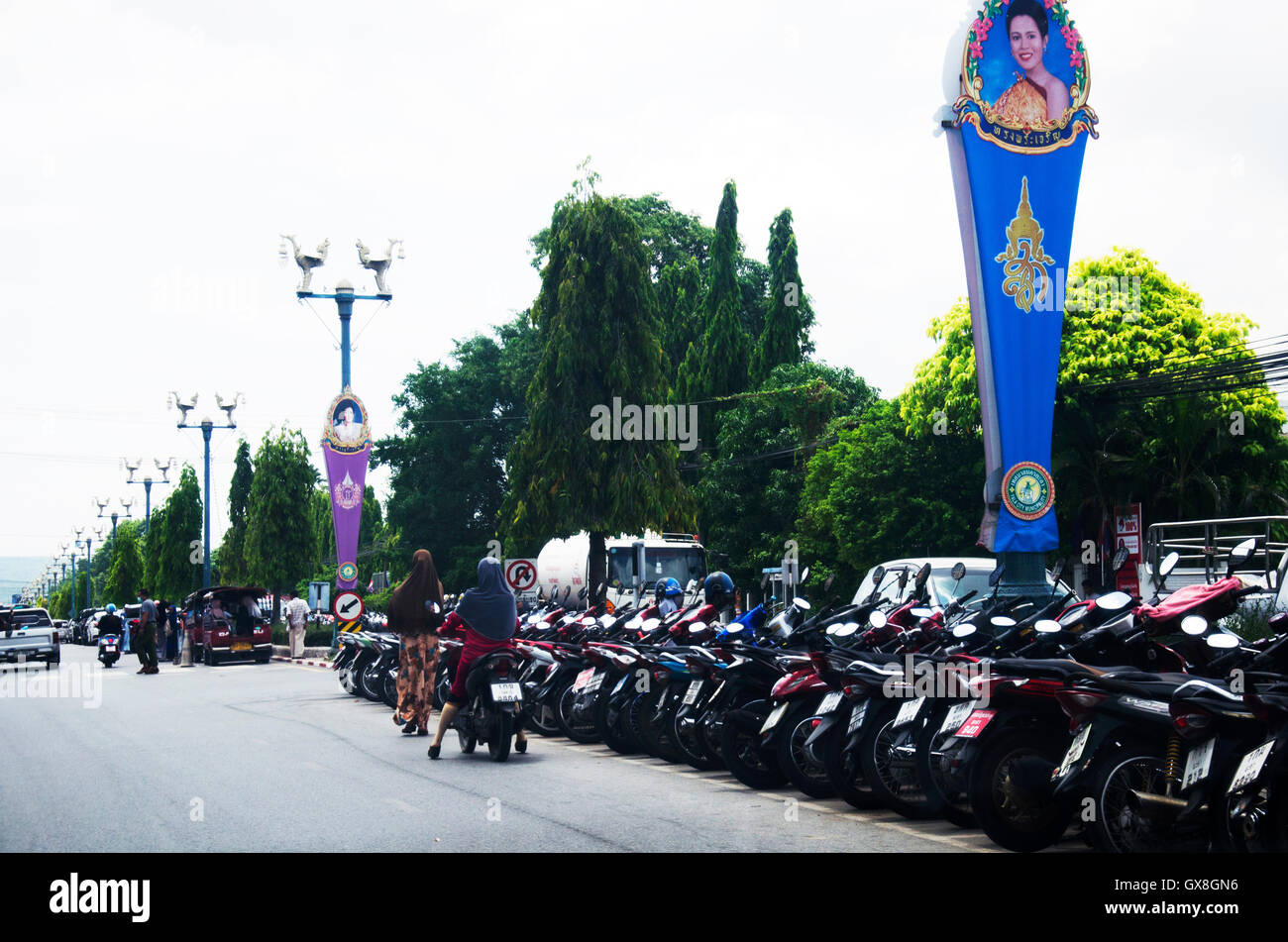 Parkplatz an der Straße im Yala City für Schutz und Sicherheit von Terroristen am 13. Juli 2016 in Yala Provinz von Süd-Thailand Stockfoto