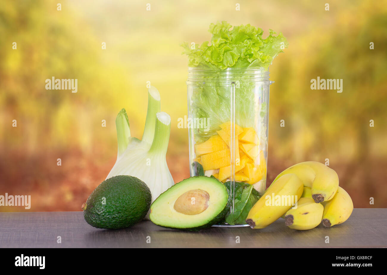 Avocado-Bananen-Smoothie Zutaten Stockfoto