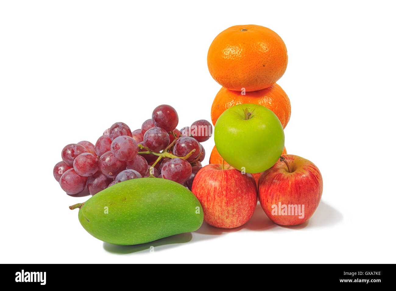 Obst, Äpfel, Orangen, Weintrauben, isolierten weißen Hintergrund. Stockfoto