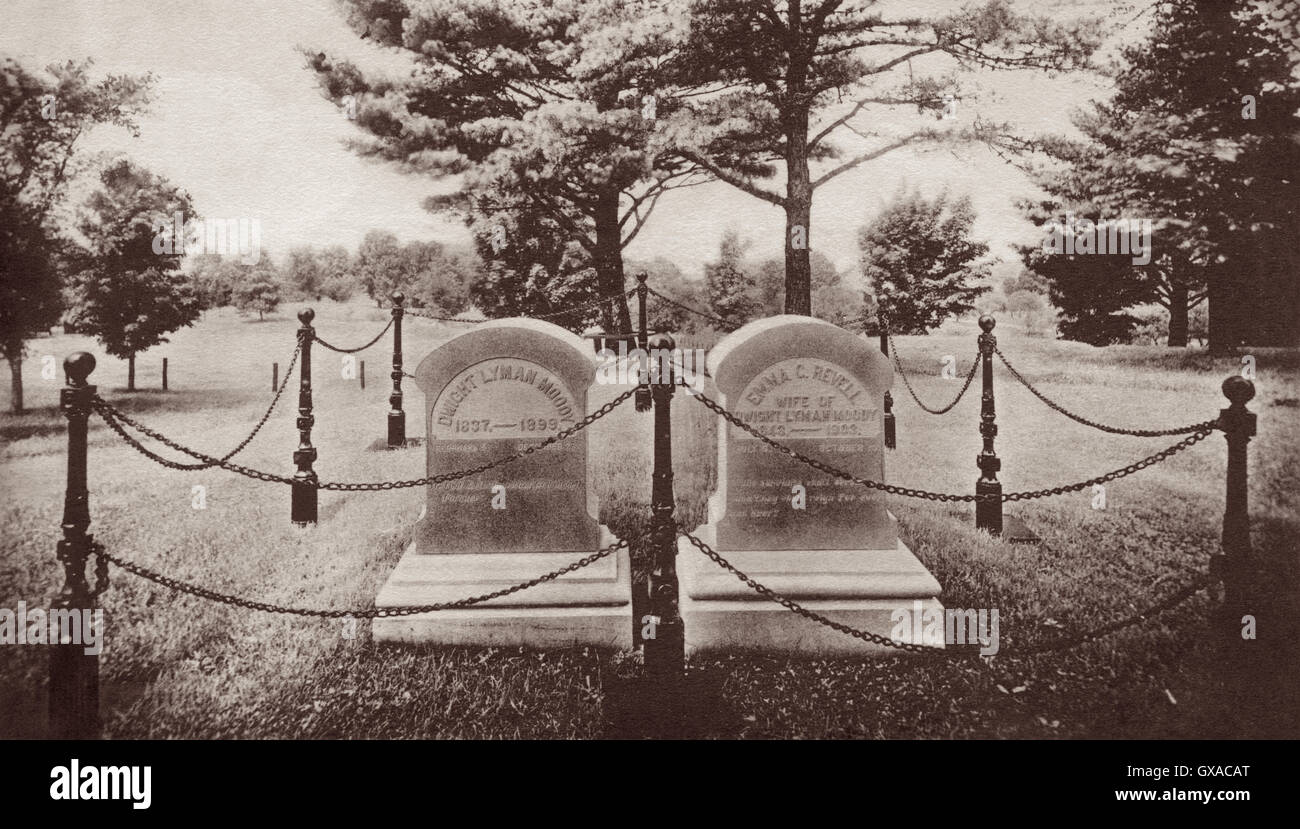 Runde Top Grabstätte des renommierten amerikanischen Evangelisten Dwight L. Moody (1837 – 1899) und seine Frau, Emma Charlotte Revell Moody (1843-1903), in East Northfield, Massachusetts. (USA) Stockfoto