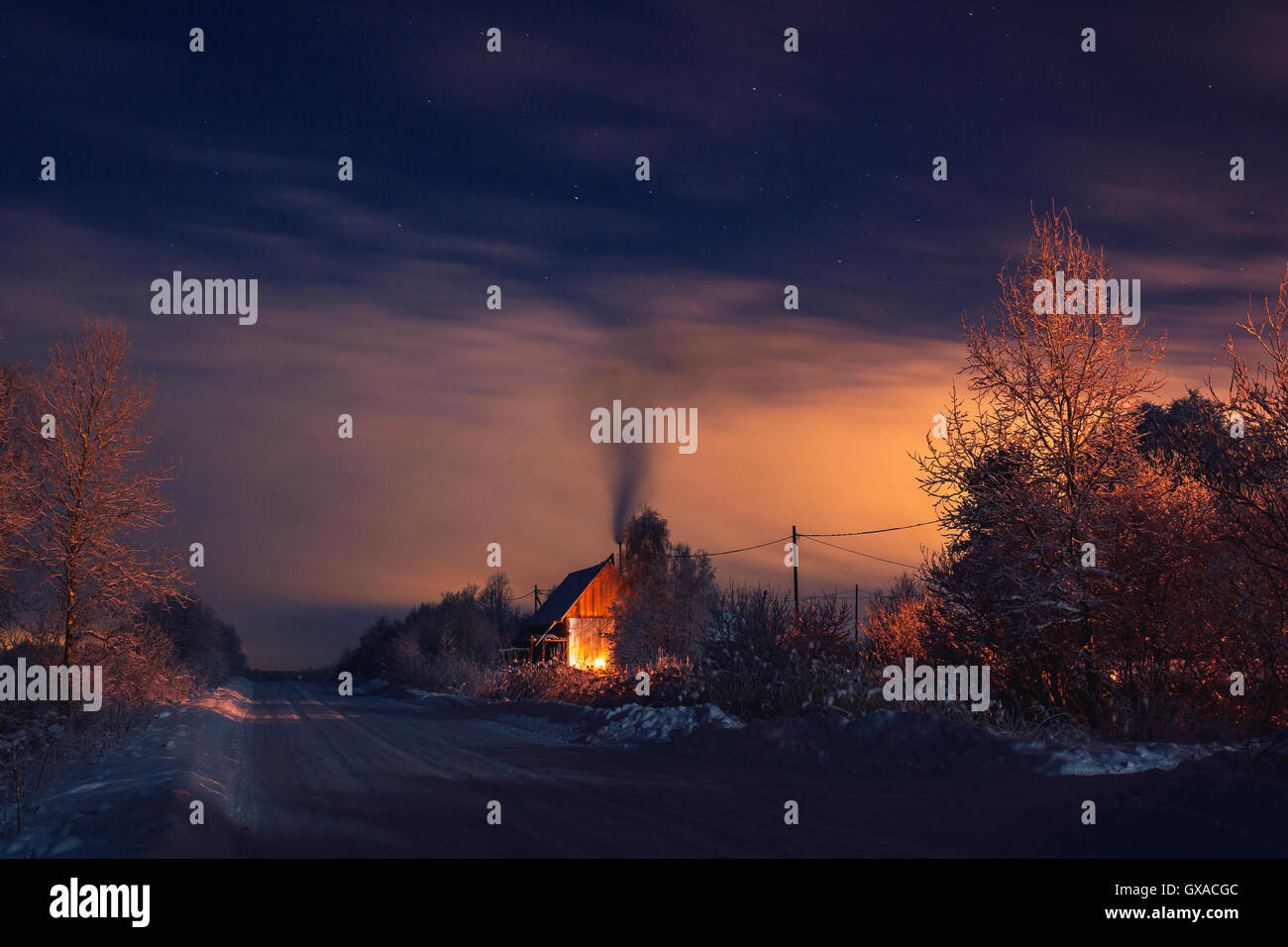 Winter-Nacht-Leuchtturm-Feuer Stockfoto