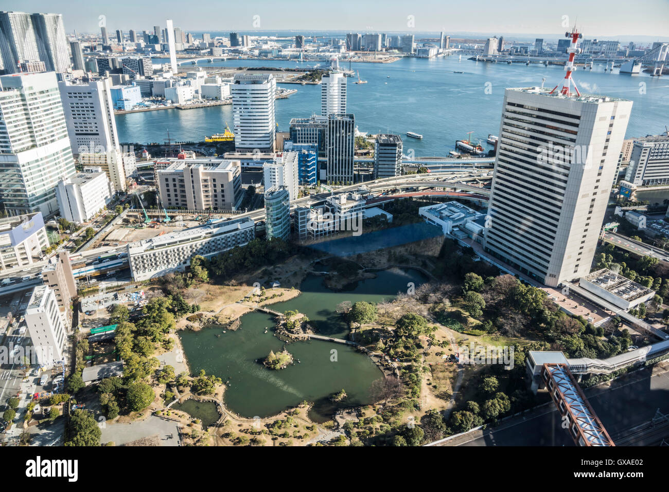 Kyu-Shiba-Rikyu-Garten und Richtung Odaiba, Blick vom Minato-Ku, Tokyo, Japan Stockfoto