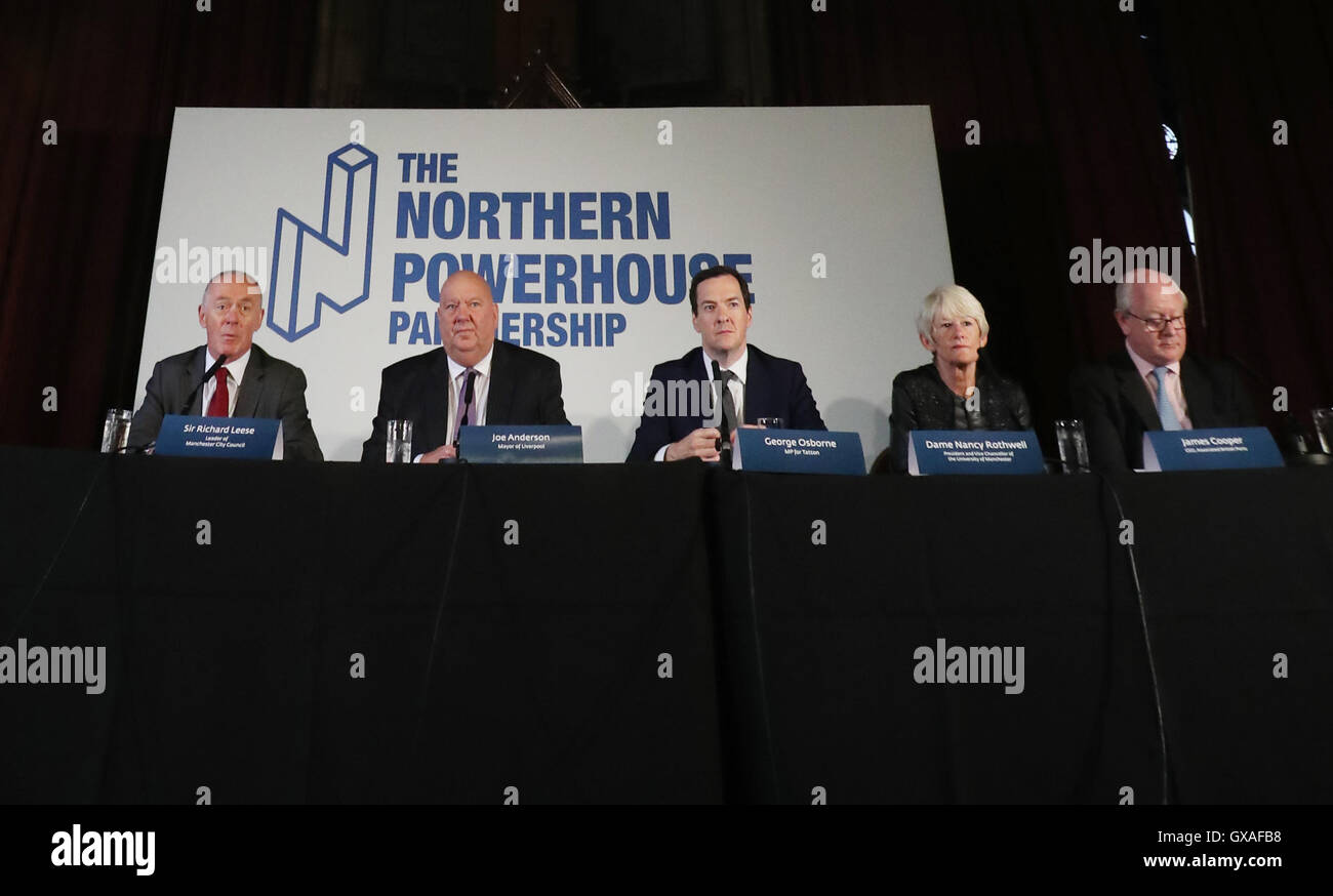 (links nach rechts) Sir Richard Leese Führer von Manchester City Council, Joe Anderson Bürgermeister von Liverpool, ehemaliger Bundeskanzler George Osborne, Dame Nancy Rothwell Präsident und Vize-Kanzler der Universität Manchester und James Cooper Chief Executive ABP während einer Durchsage über Osbornes nördlichen Kraftpaket Projekt im Rathaus von Manchester, Manchester. Stockfoto