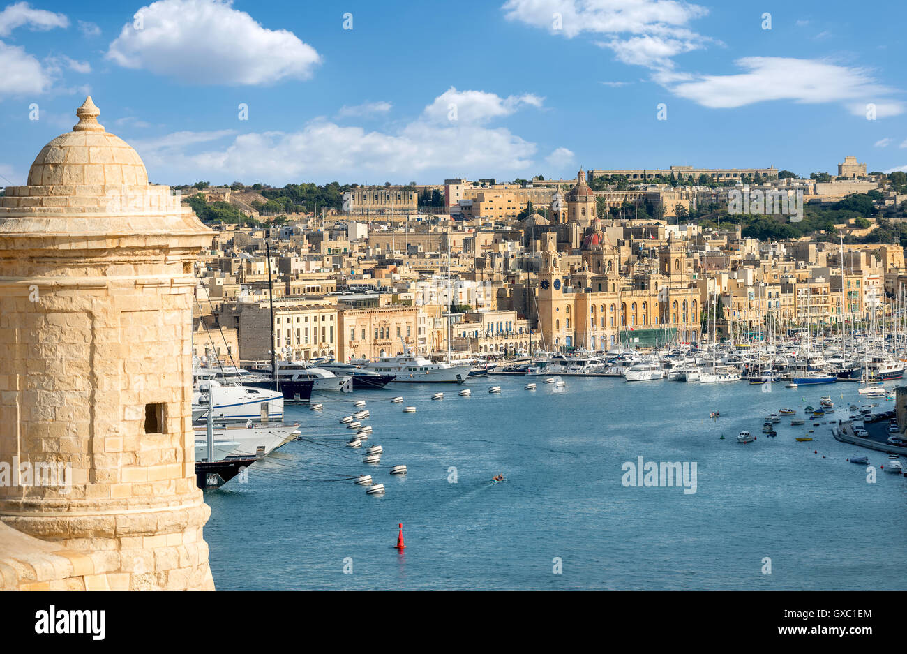 Sentry Turm und Blick auf den Grand Harbour. Valletta, Malta Stockfoto