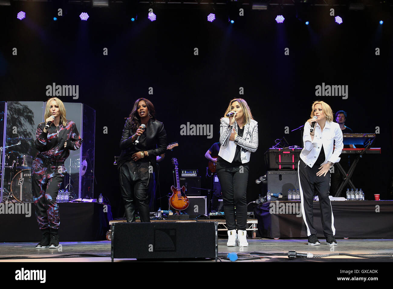 Allerheiligen, die Durchführung auf der Bühne während Tag zwei der Cornbury Music Festival in das große Tew Landgut in Oxfordshire auf Samstag, 9. Juli 2016 (Fotos von Ian Bines/WENN) Featuring: Allerheiligen, Nicole Appleton, Natalie Appleton, Melanie Blatt, Shaznay Lewis Wh Stockfoto