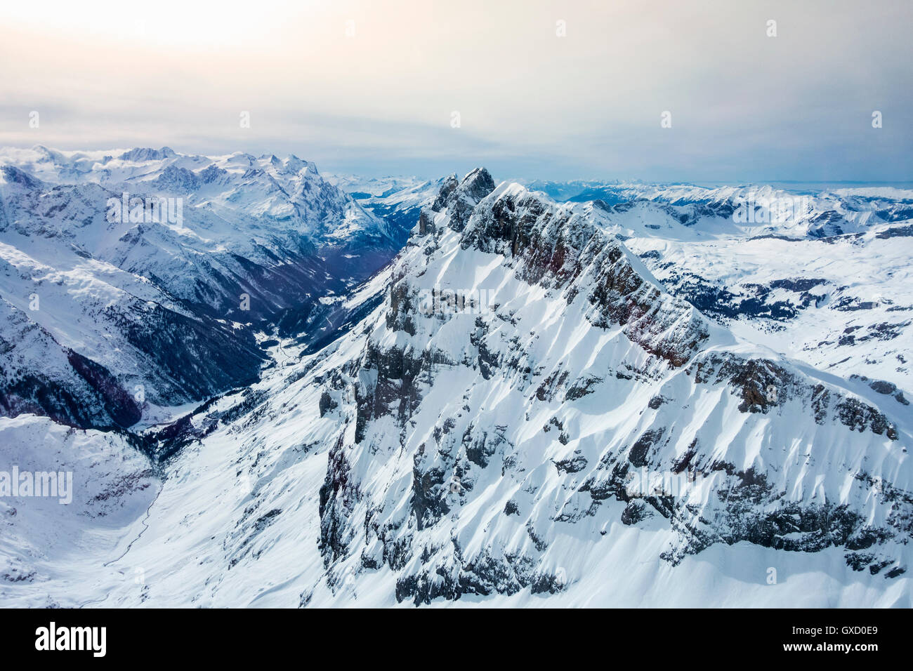 Hohen Winkel schneebedeckte Landschaft, Mount Titlis, Schweiz Stockfoto