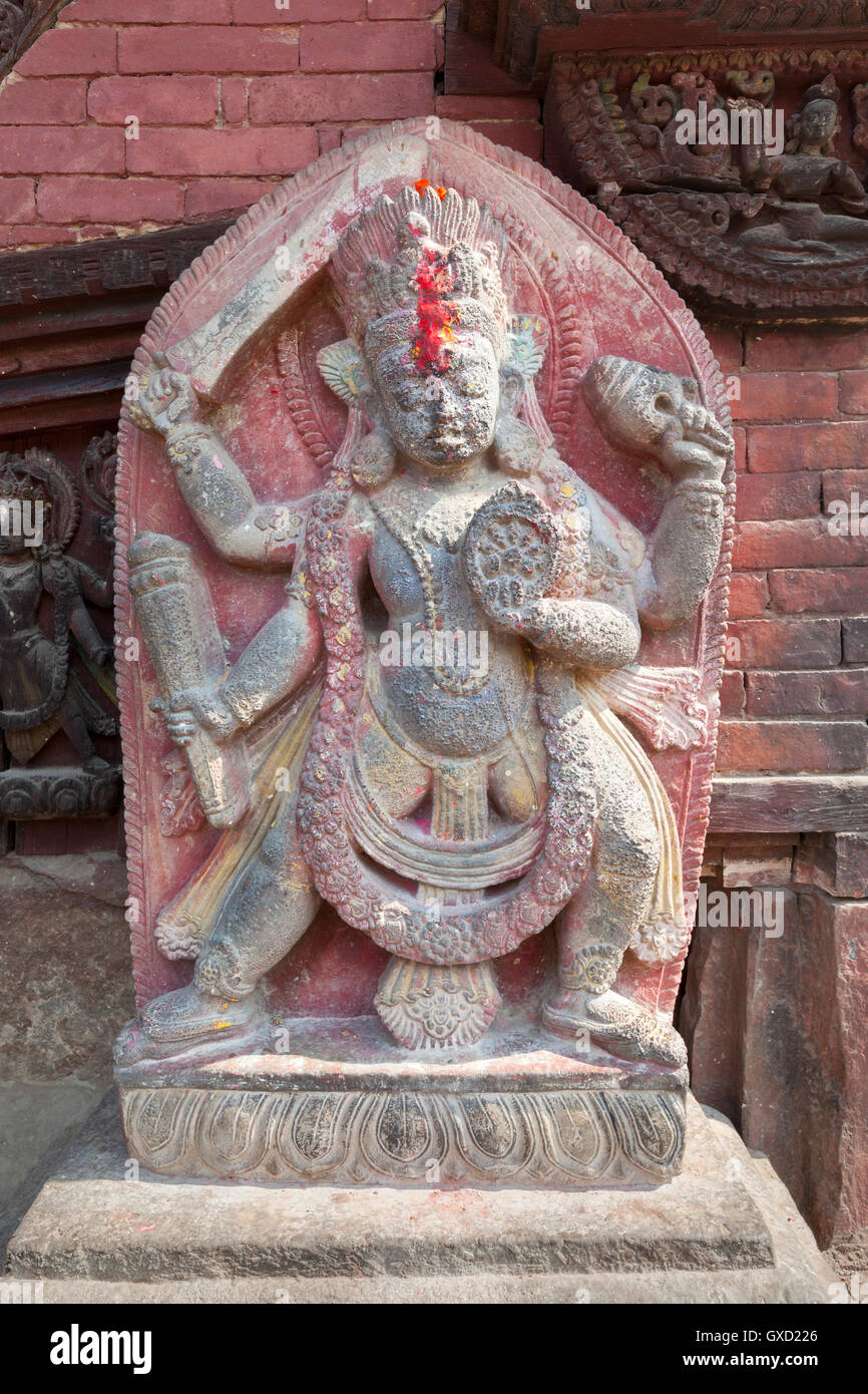 Hindu Steinskulptur von Vishnu flankieren den Eingang zum Changu Narayan-Tempel in der Nähe von Bhaktapur, Nepal Stockfoto