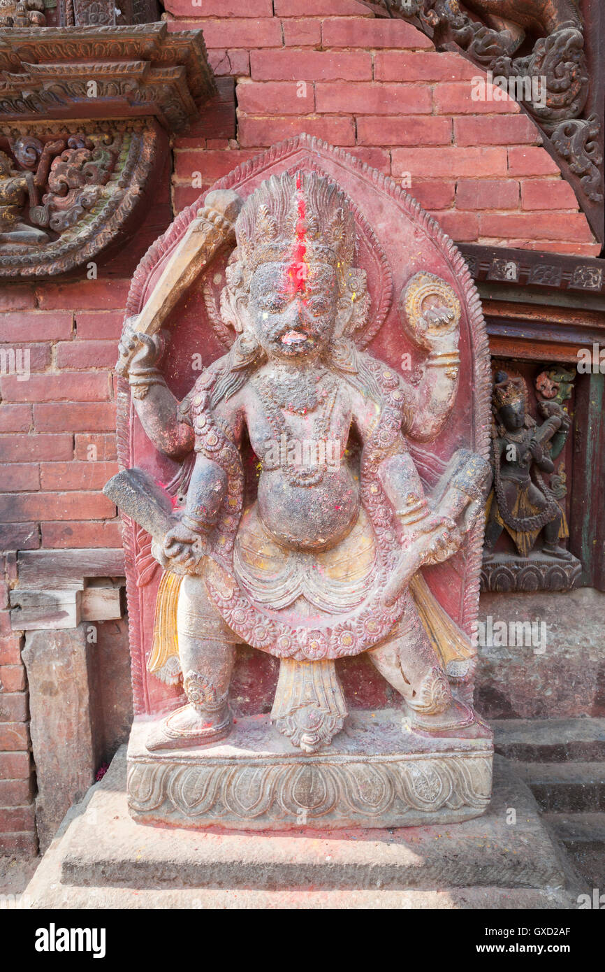 Hindu Steinskulptur von Vishnu flankieren den Eingang zum Changu Narayan-Tempel in der Nähe von Bhaktapur, Nepal Stockfoto