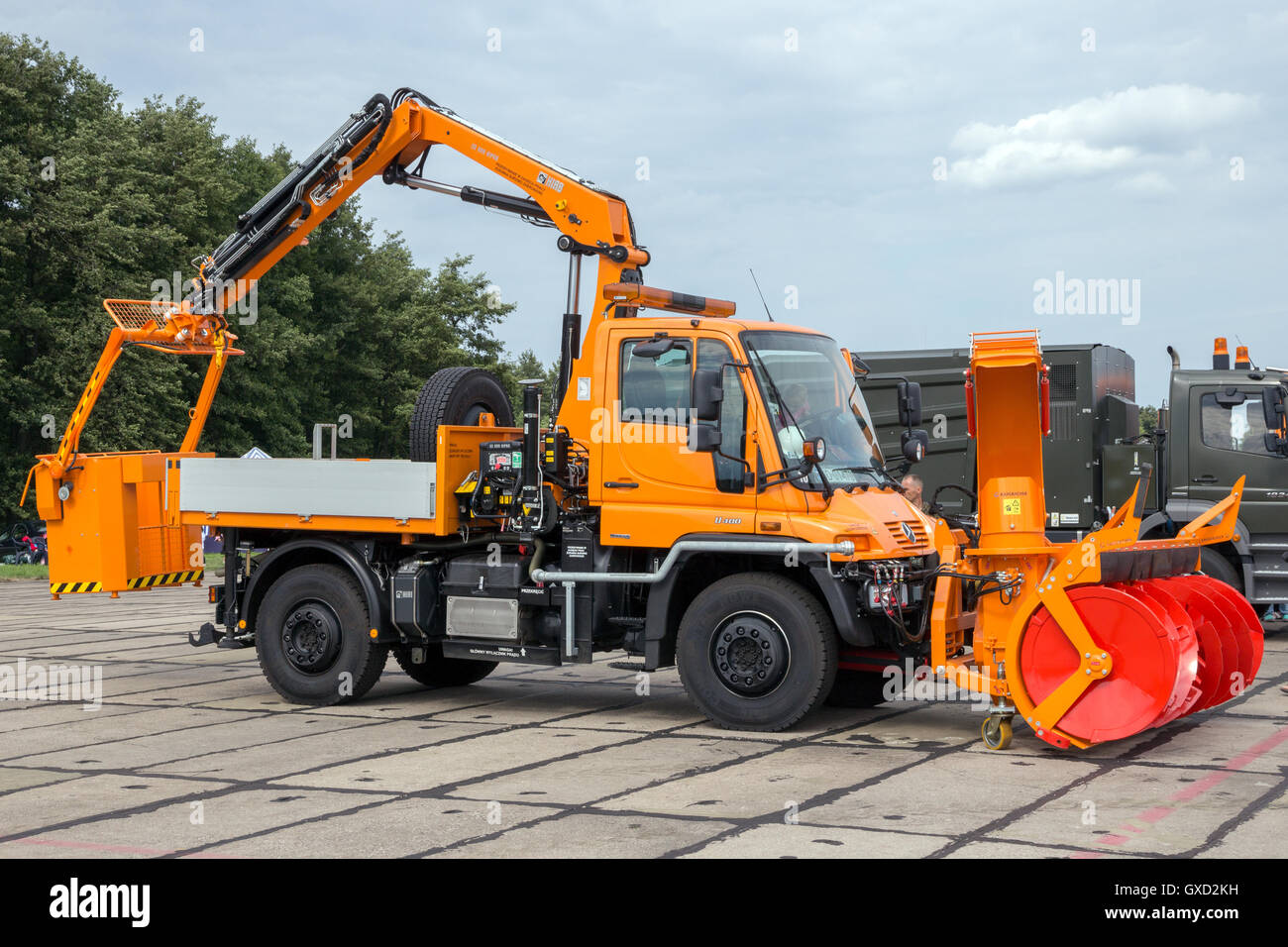 Мерседес unimog u400