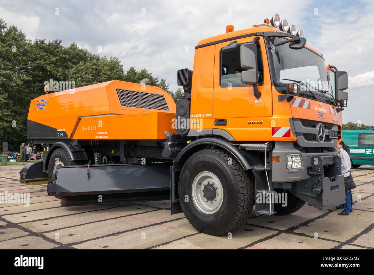 Mercedes 2032 - Schmidt CJS (Jet Kehrmaschine) Stockfoto