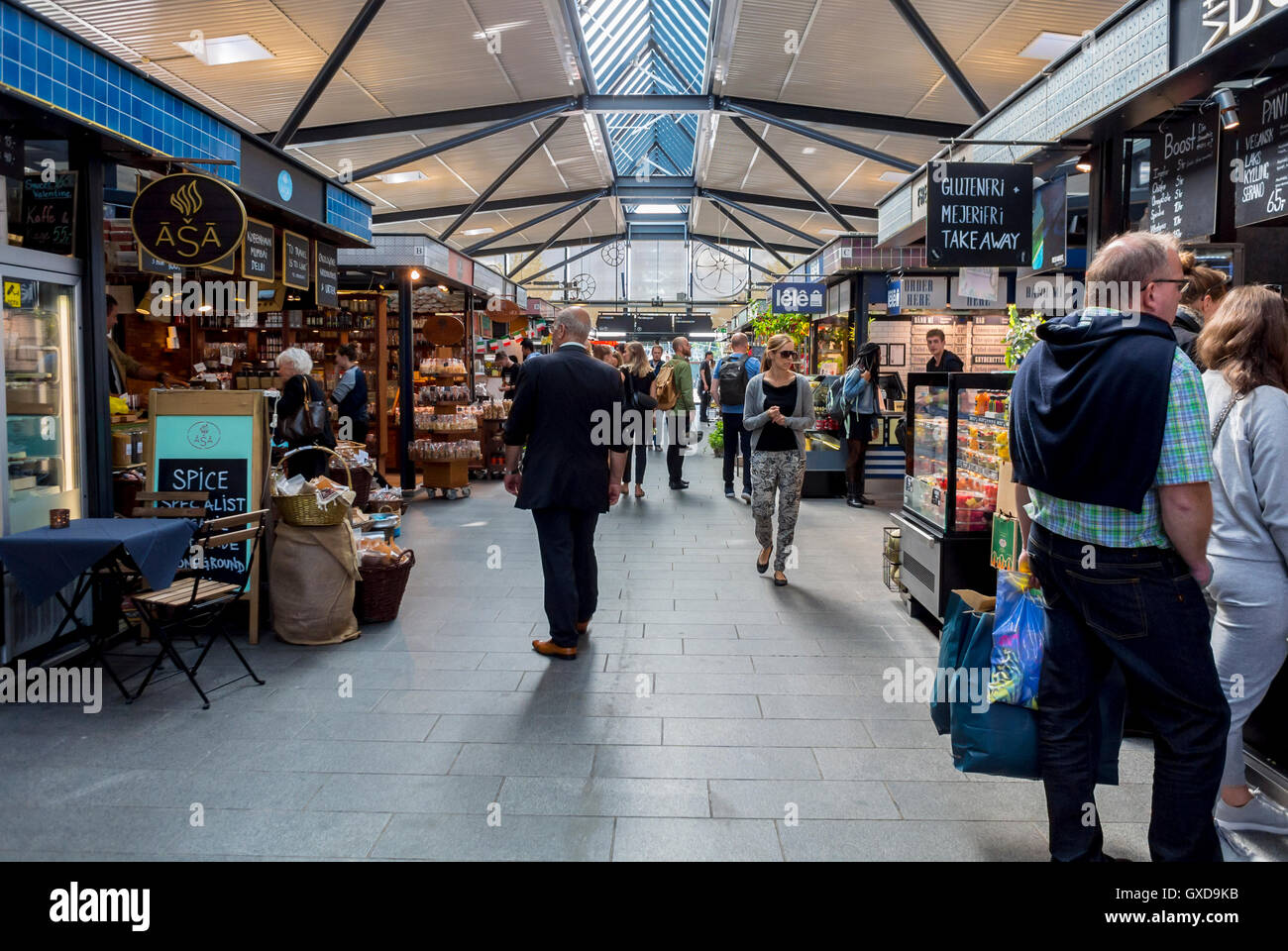 Kopenhagen, Dänemark, Innenszenen, Crowd People Shopping im Torvfhallerne Food Market Stockfoto