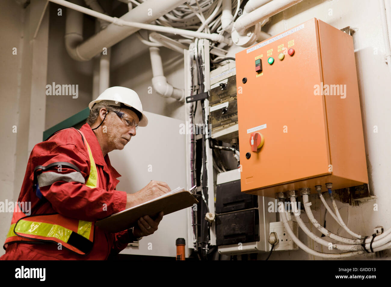 Ingenieur auf Bohrinsel Stockfoto