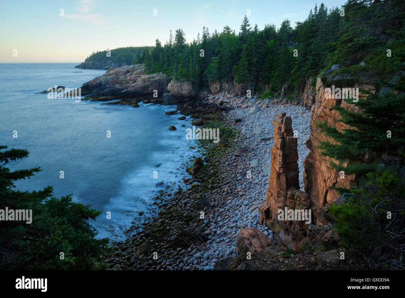 Ansicht des Denkmals Bucht und den Atlantischen Ozean, Acadia National Park, Maine, USA Stockfoto