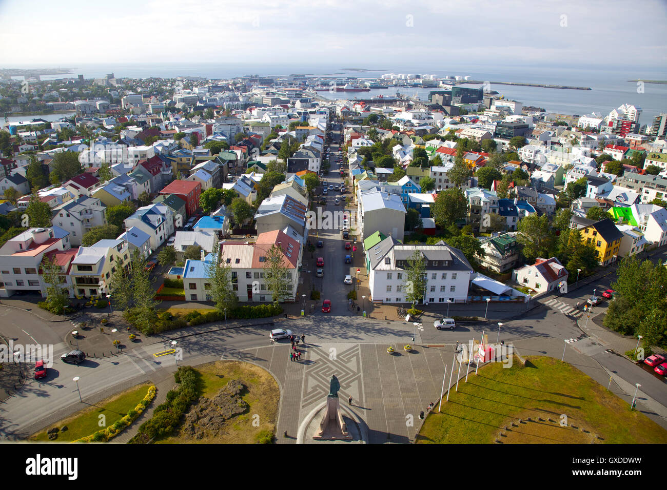 Hohe Betrachtungswinkel von Gebäuden aus der Hallgrimmskirkja in Reykjavik in Island Stockfoto