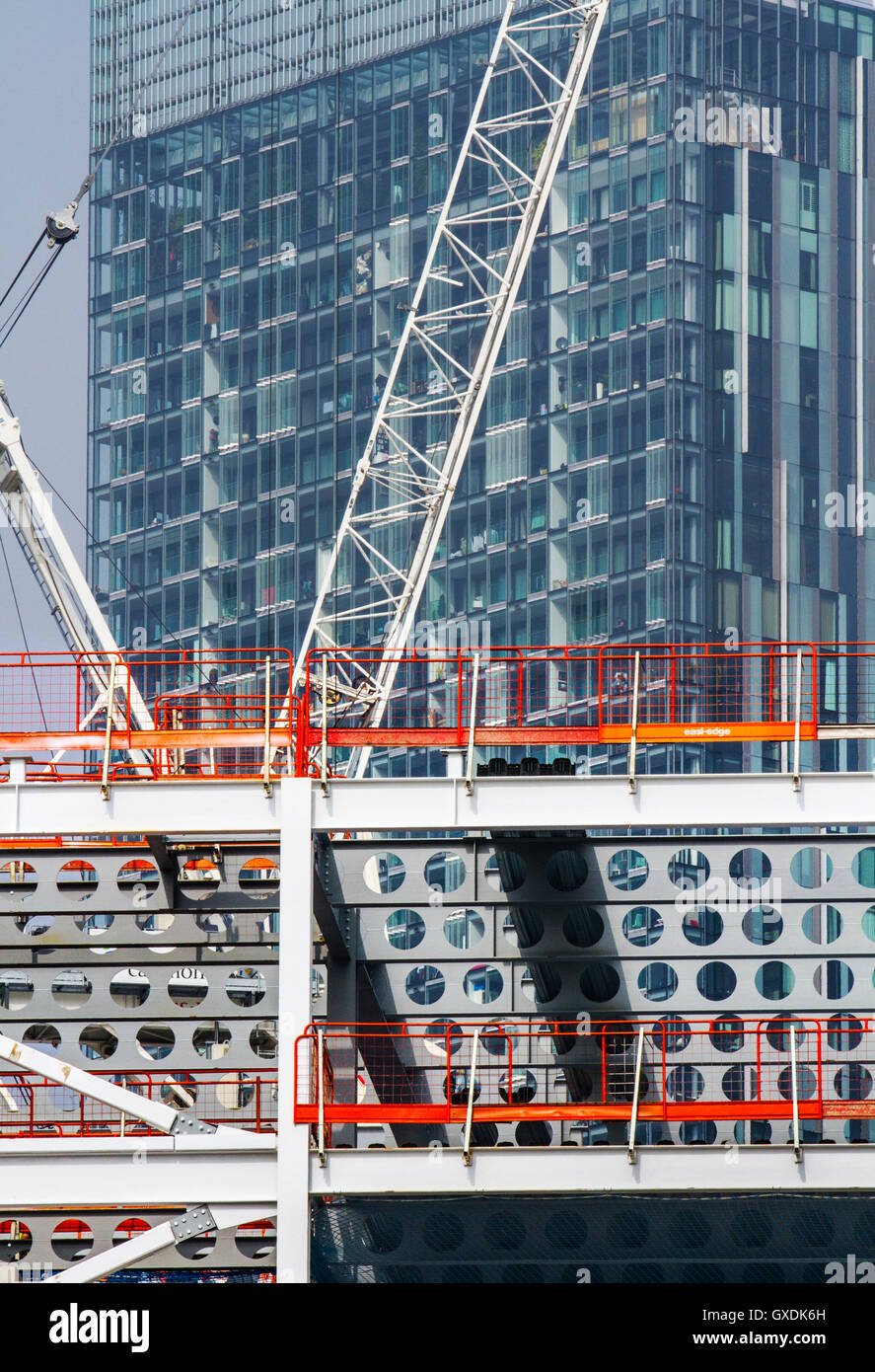 Hilton Hotel & Carillon entwickelt Architektur, Gebäude, Beton, Industrie, Bau, unfertig, Industrie, Struktur, Hochhäuser im Castlefield Bereich der 1st Street in der Nähe von Salford, Manchester, Großbritannien. Stockfoto