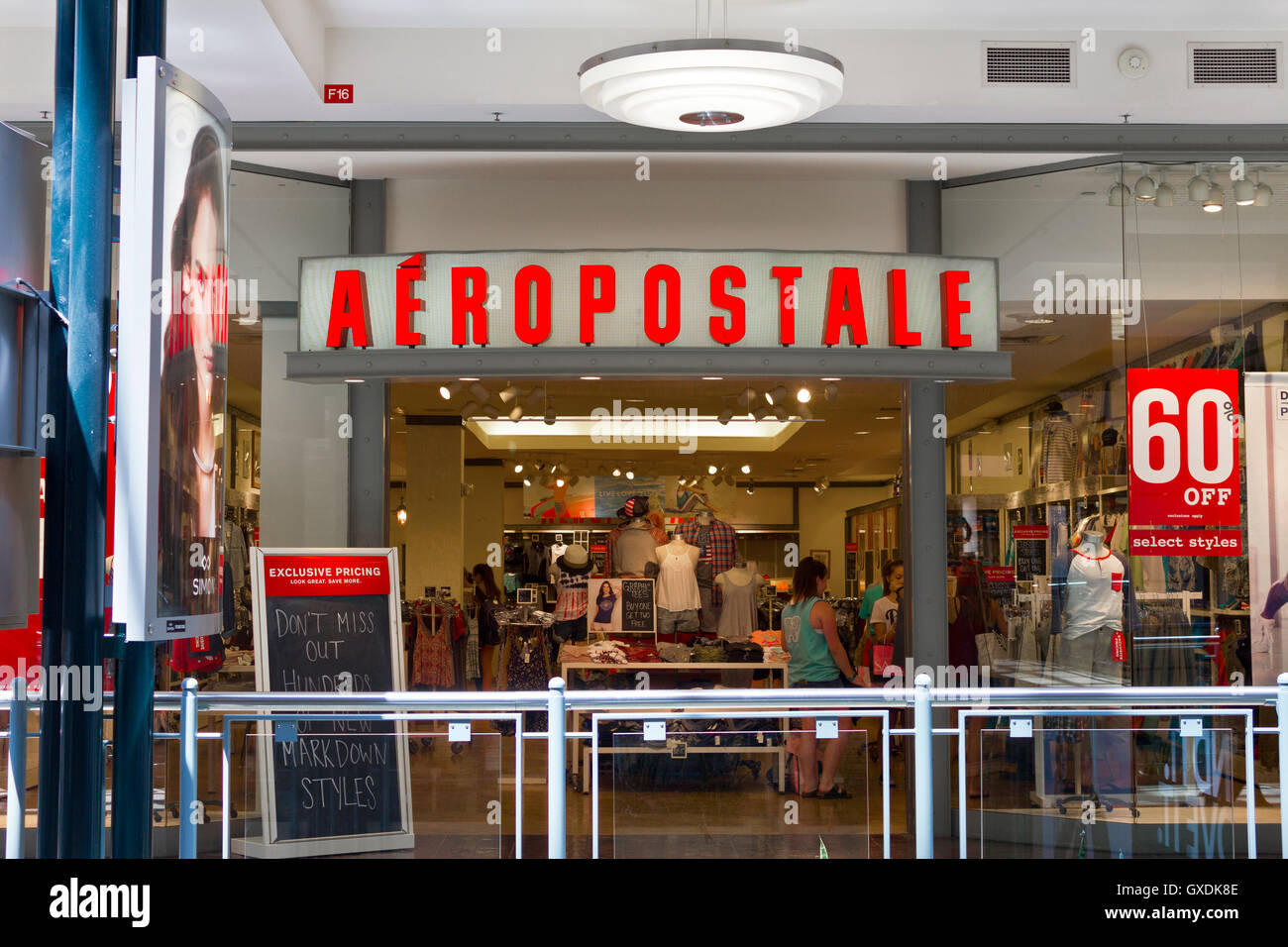 Indianapolis - ca. Juni 2016: Aeropostale Retail Mall Lage. Aeropostale Casualwear und Zubehör verkauft ich Stockfoto