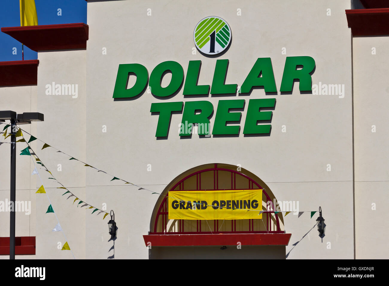 Las Vegas - ca. Juli 2016: Dollar Tree Discounter. Bietet eine eklektische Mischung der Produkte zu ermäßigten Preisen II Stockfoto