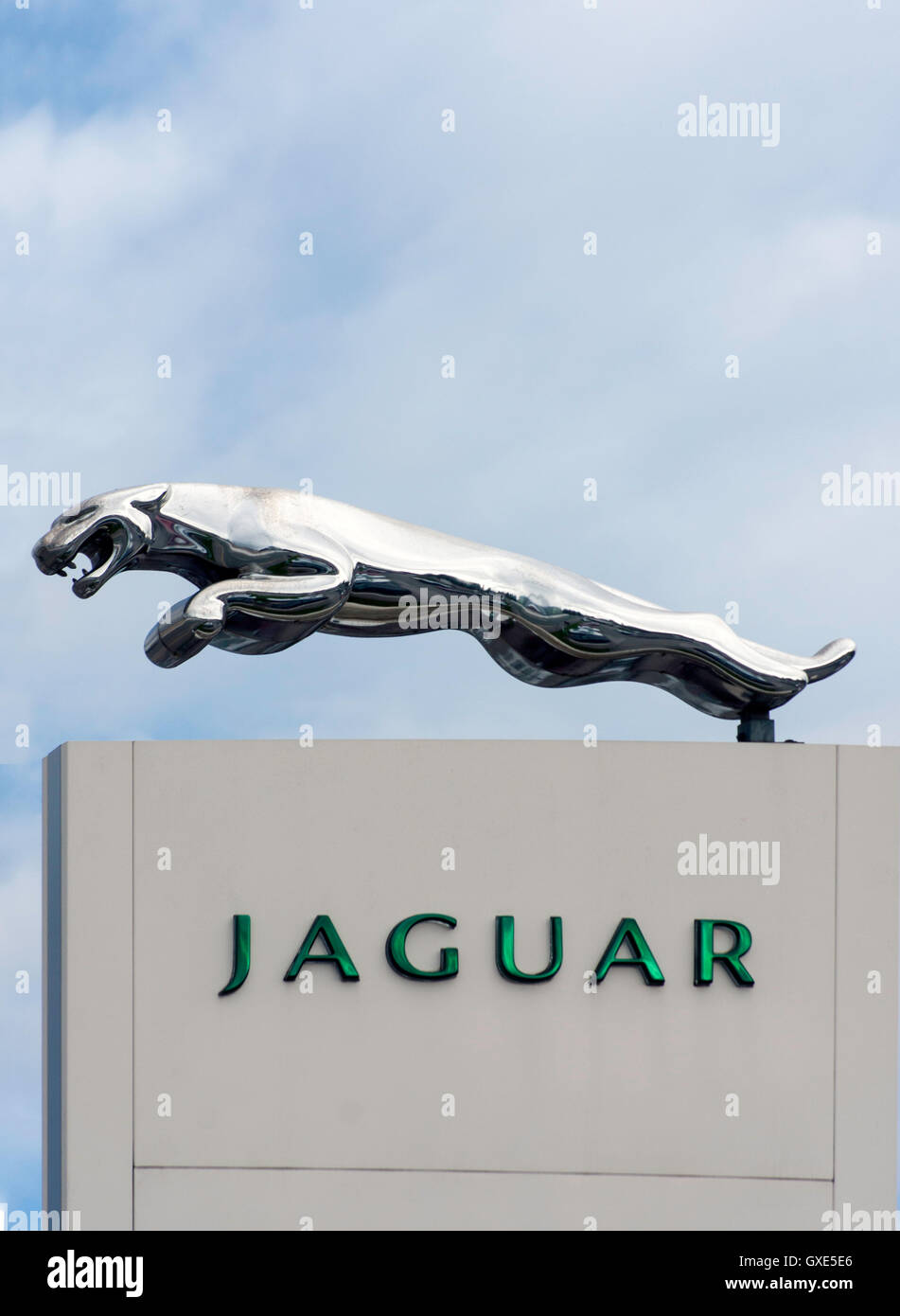 Jaguar Autohaus Zeichen Stockfoto