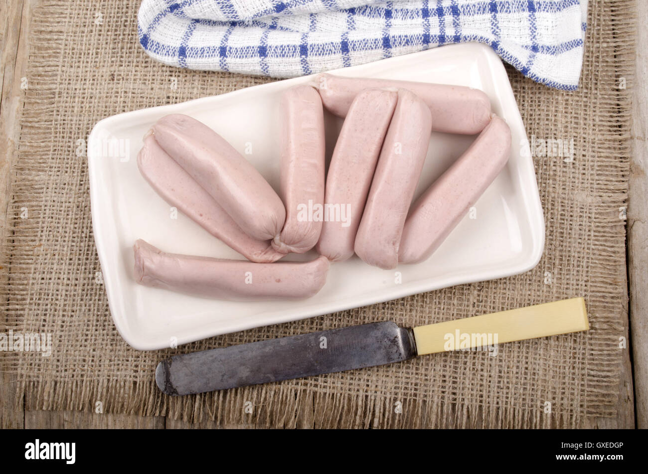 irische Wurst auf einem weißen Teller Stockfoto