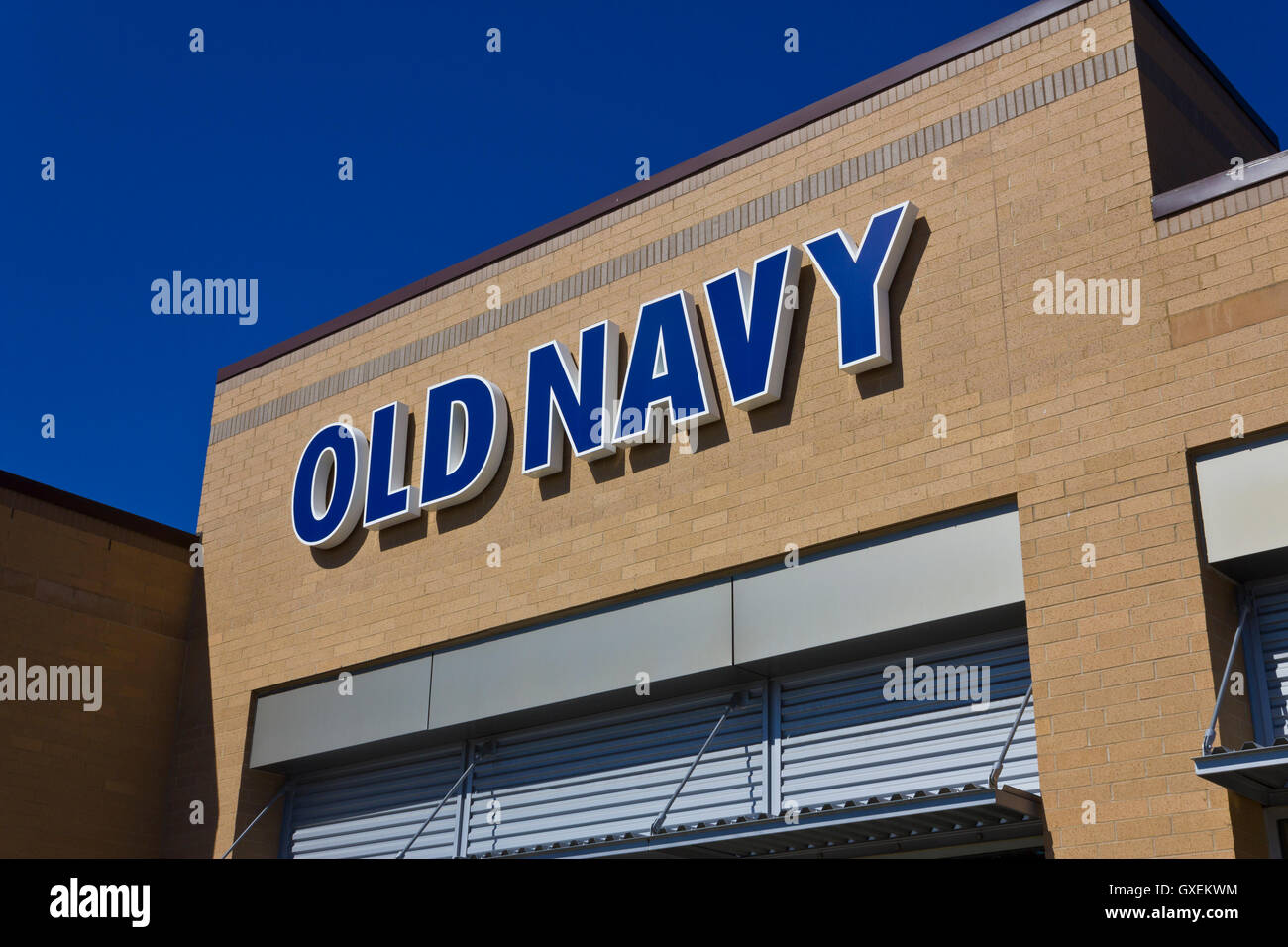 Indianapolis - ca. Juni 2016: Old Navy Retail Mall Lage. Old Navy ist eine Division von Gap Inc. II Stockfoto
