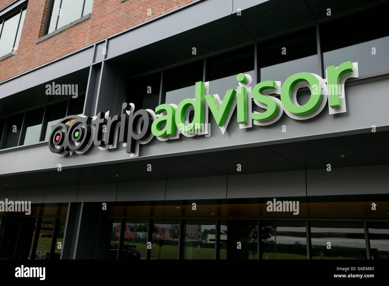Ein Logo Zeichen außerhalb der Hauptsitz von TripAdvisor, Inc., in Needham, Massachusetts am 13. August 2016. Stockfoto