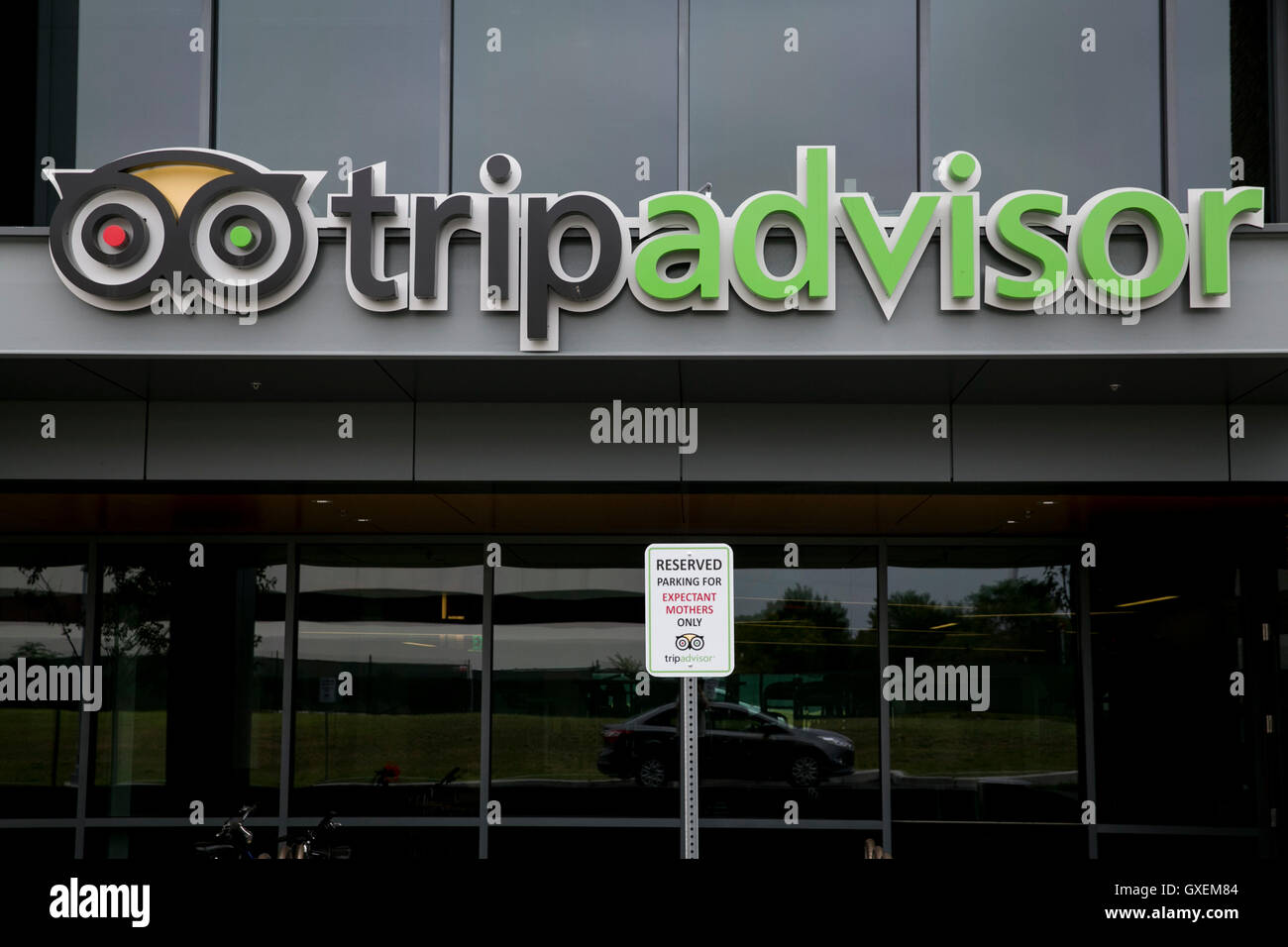 Ein Logo Zeichen außerhalb der Hauptsitz von TripAdvisor, Inc., in Needham, Massachusetts am 13. August 2016. Stockfoto