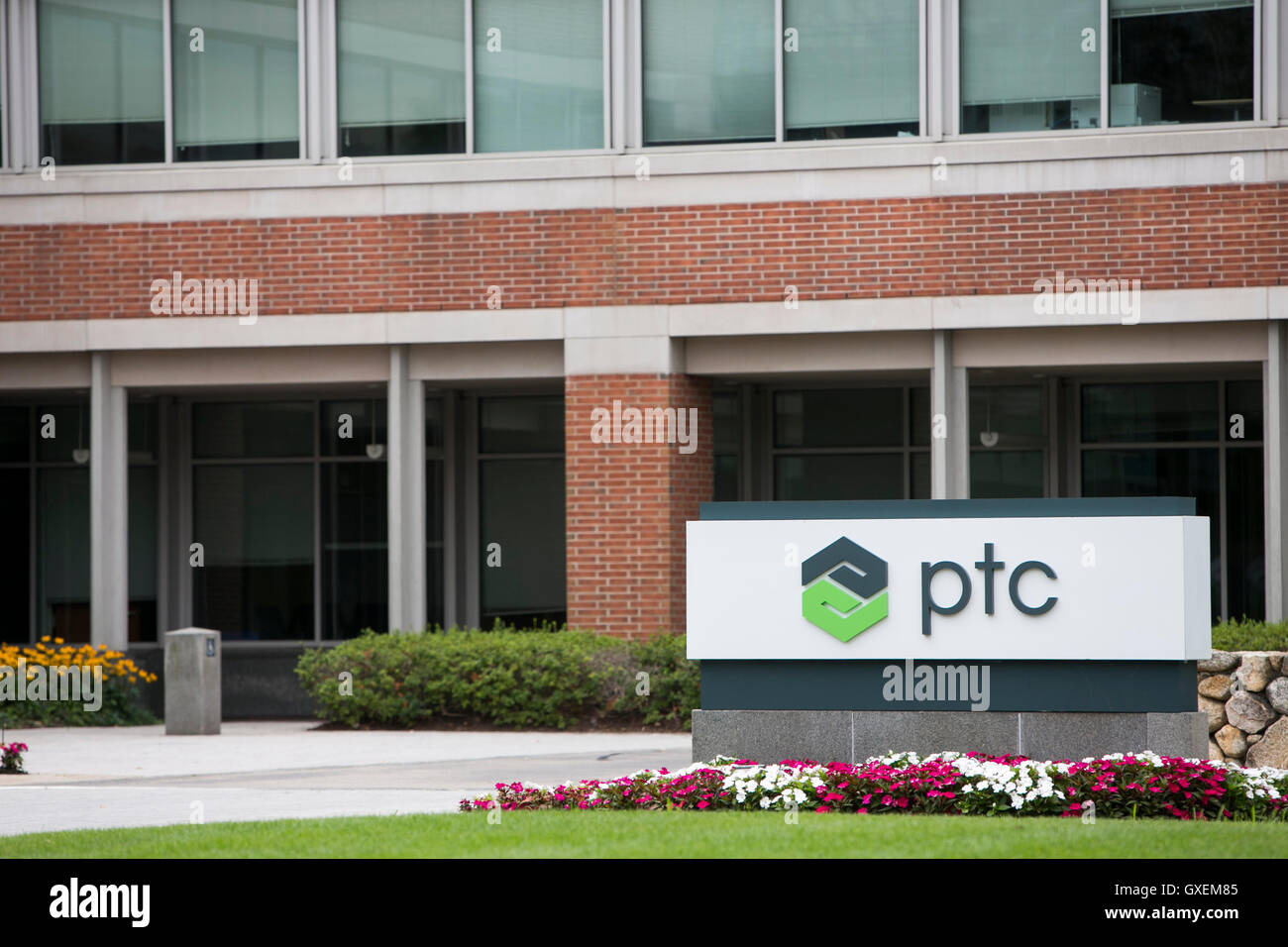 Ein Logo Zeichen außerhalb der Hauptsitz von PTC, Inc., in Needham, Massachusetts am 13. August 2016. Stockfoto
