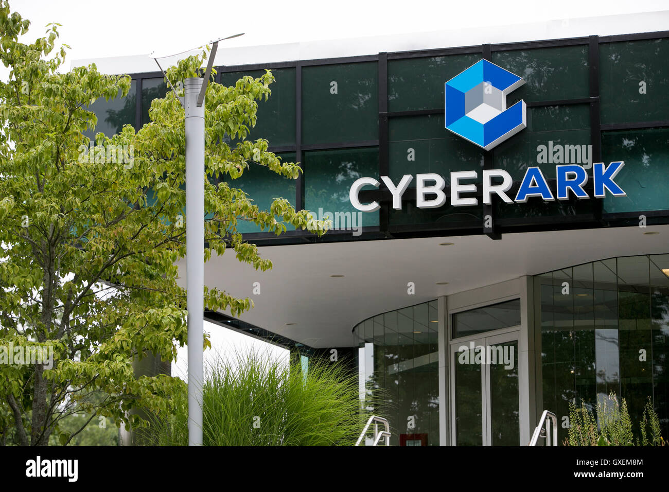 Ein Logo Zeichen außerhalb der Hauptsitz der CyberArk in Newton, Massachusetts am 13. August 2016. Stockfoto